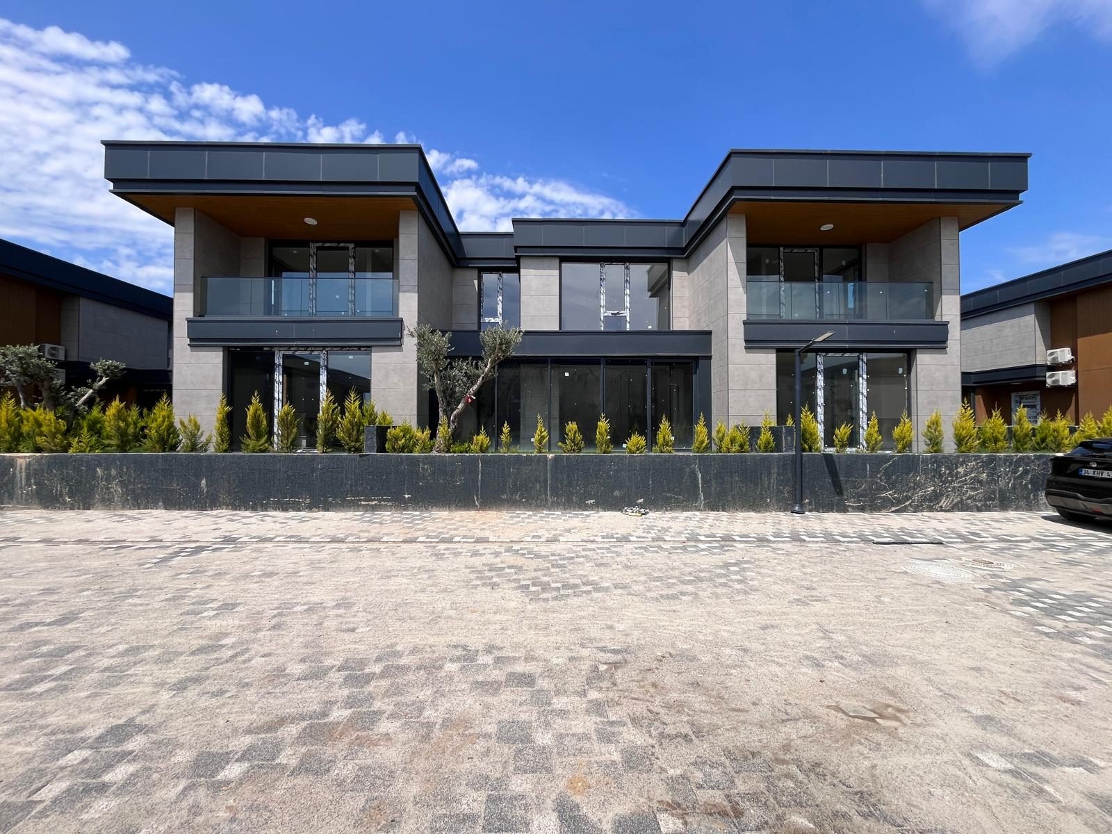 Tuzla Tepeören Merkez de Site İçi Sıfır 4+1 Villa